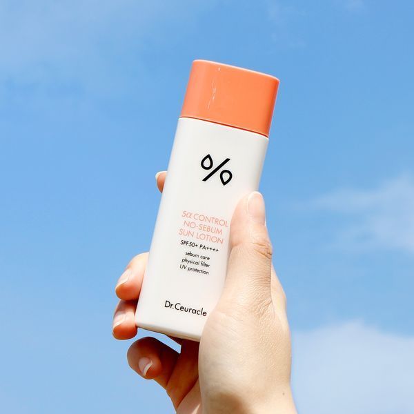 Себорегулюючий сонцезахисний лосьйон "5-альфа контроль" SPF 50+ Dr.Ceuracle 5&alpha; Control No Sebum Sun Lotion, 50мл 8806133613658 фото